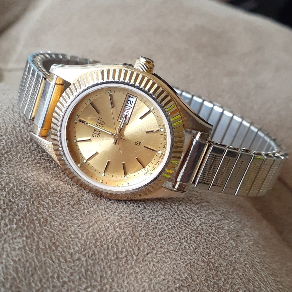 VINTAGE 🌷 CITIZEN two tone water resistant watch